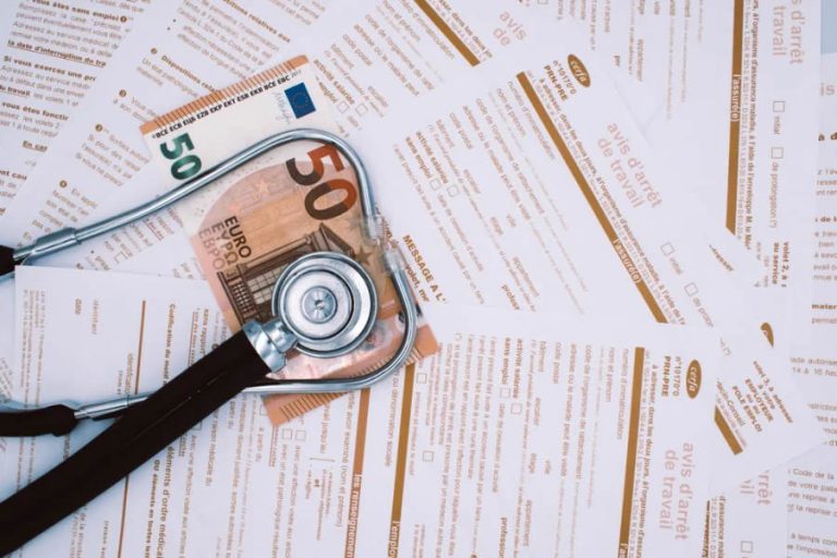 Filature et surveillance d'un assuré suspecté de fraude à l'assurance maladie